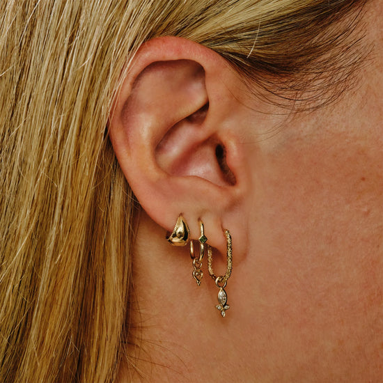 Reverse Set Emerald Oval Clicker