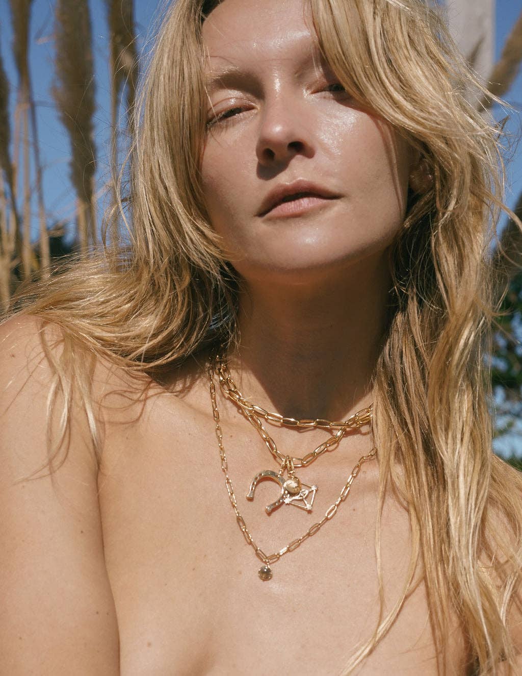 Fortune Teller Necklace in White Moonstone/Gold