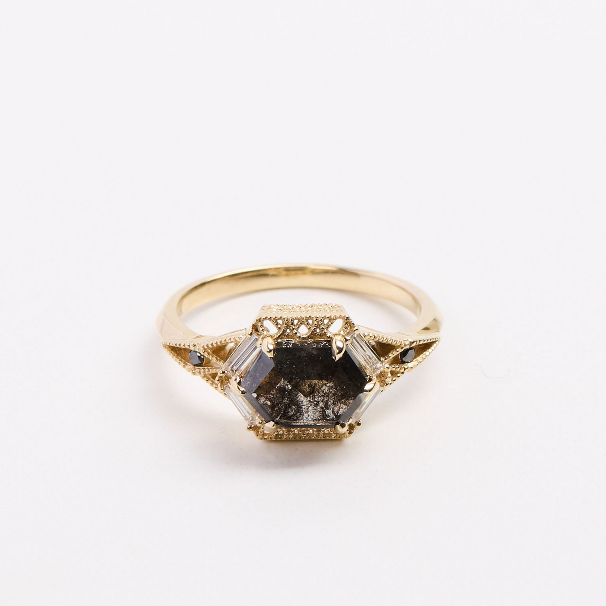 HEXAGON SALT & PEPPER RING