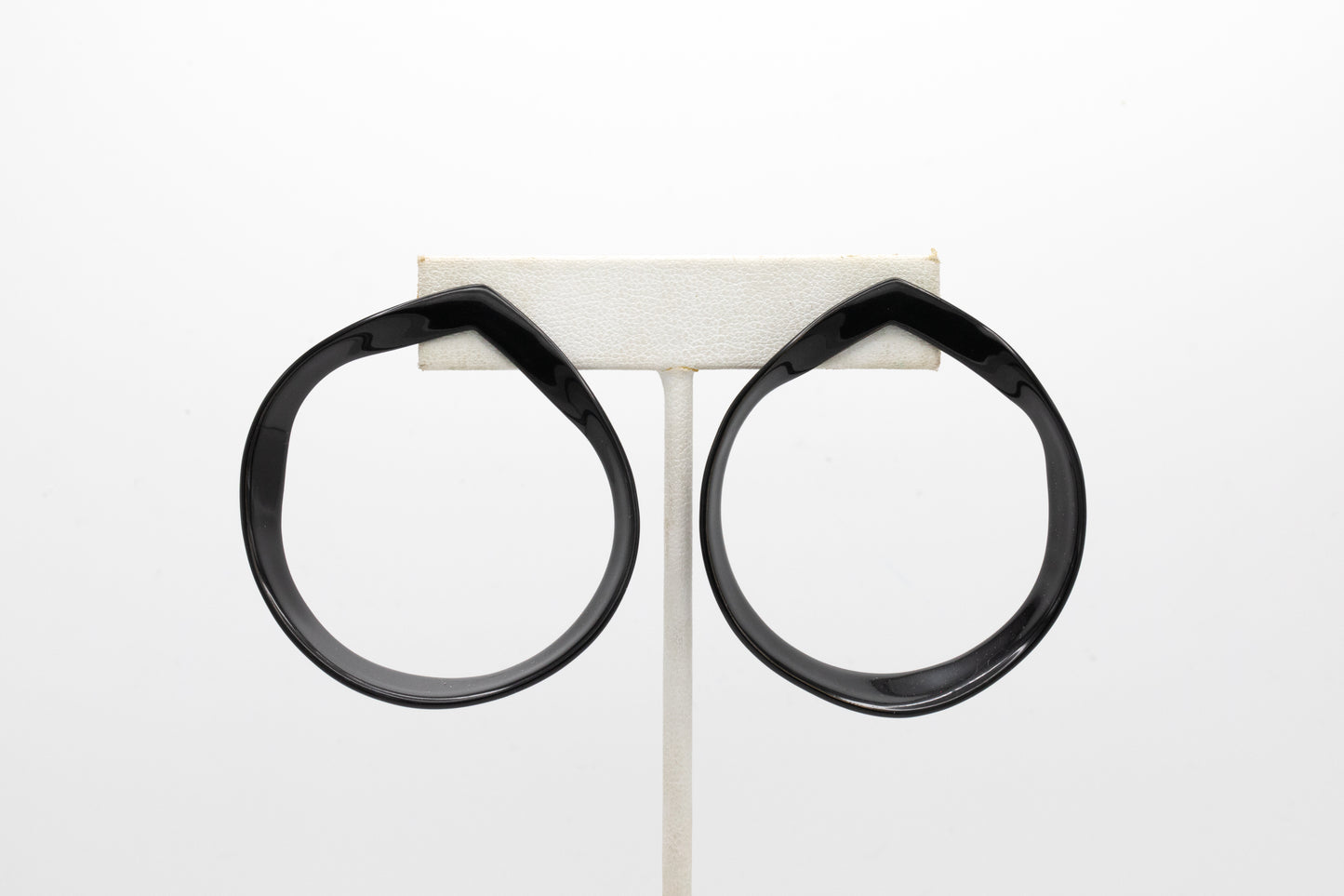 Load image into Gallery viewer, Open weave hoop on earring stand 
