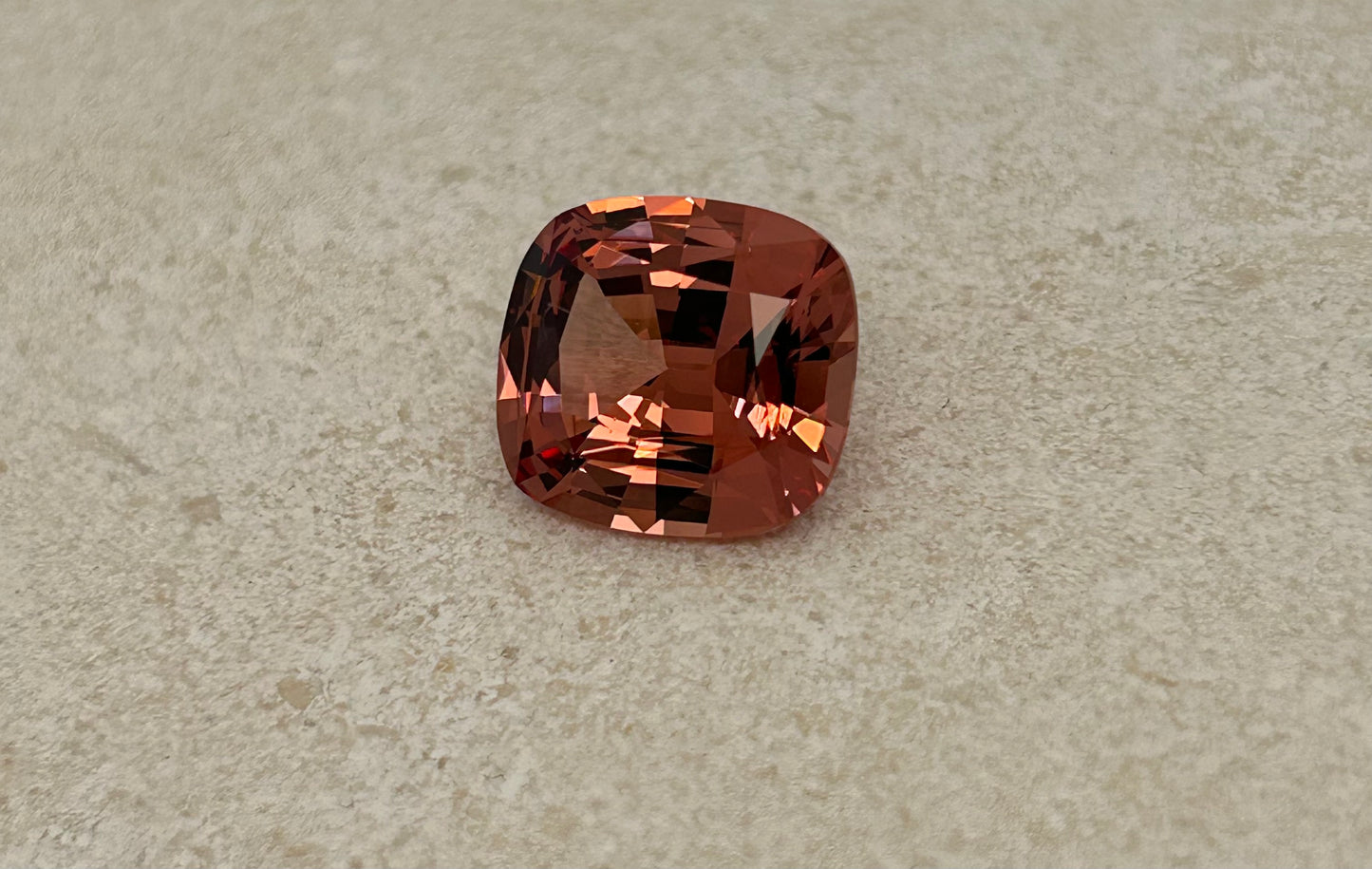 Cushion Malaya Garnet