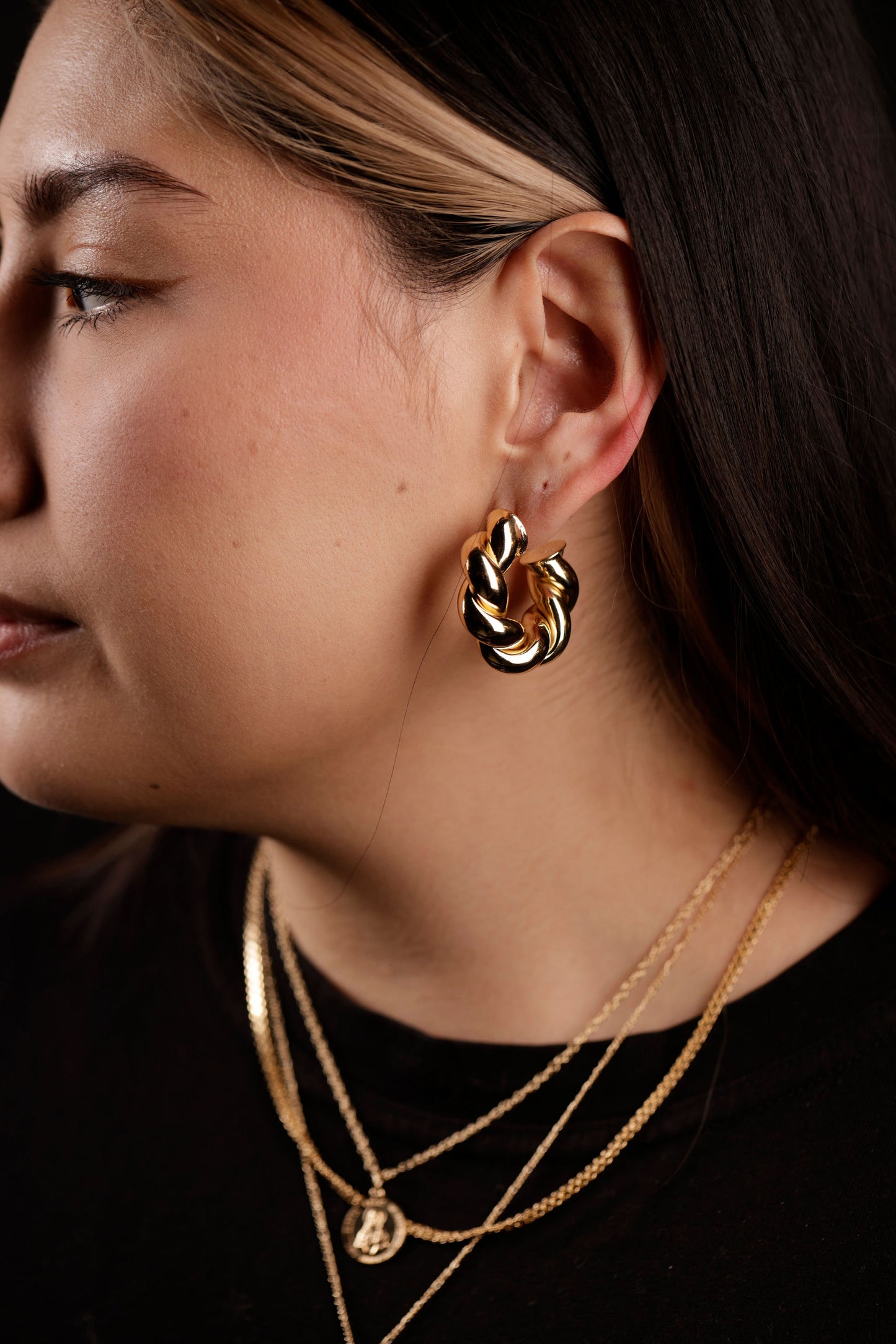 tallulah hoops on model