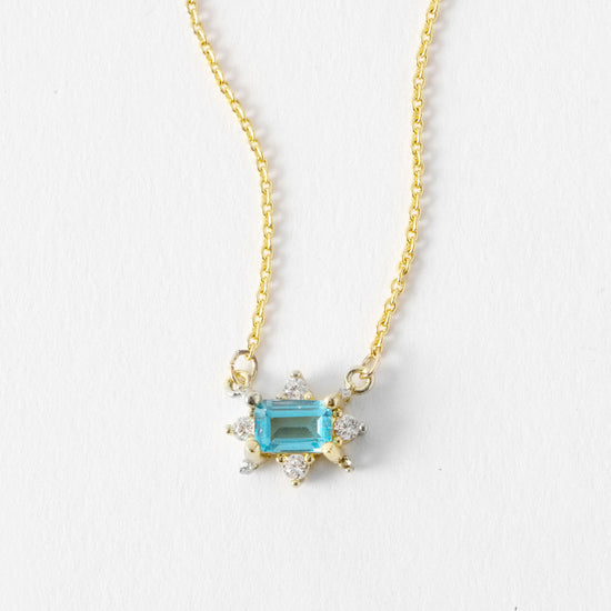 Load image into Gallery viewer, Piper necklace on a white background
