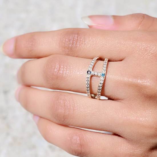 close up of a model wearing the forth rail ring on her middle finger
