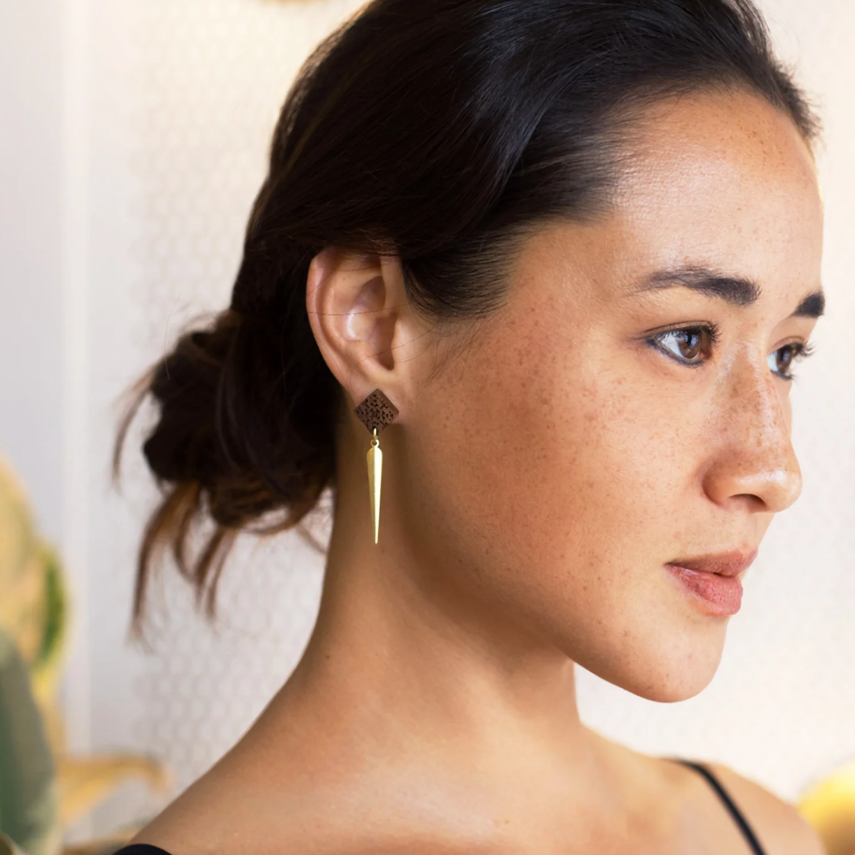 Load image into Gallery viewer, a model wearing the square and spike earrings
