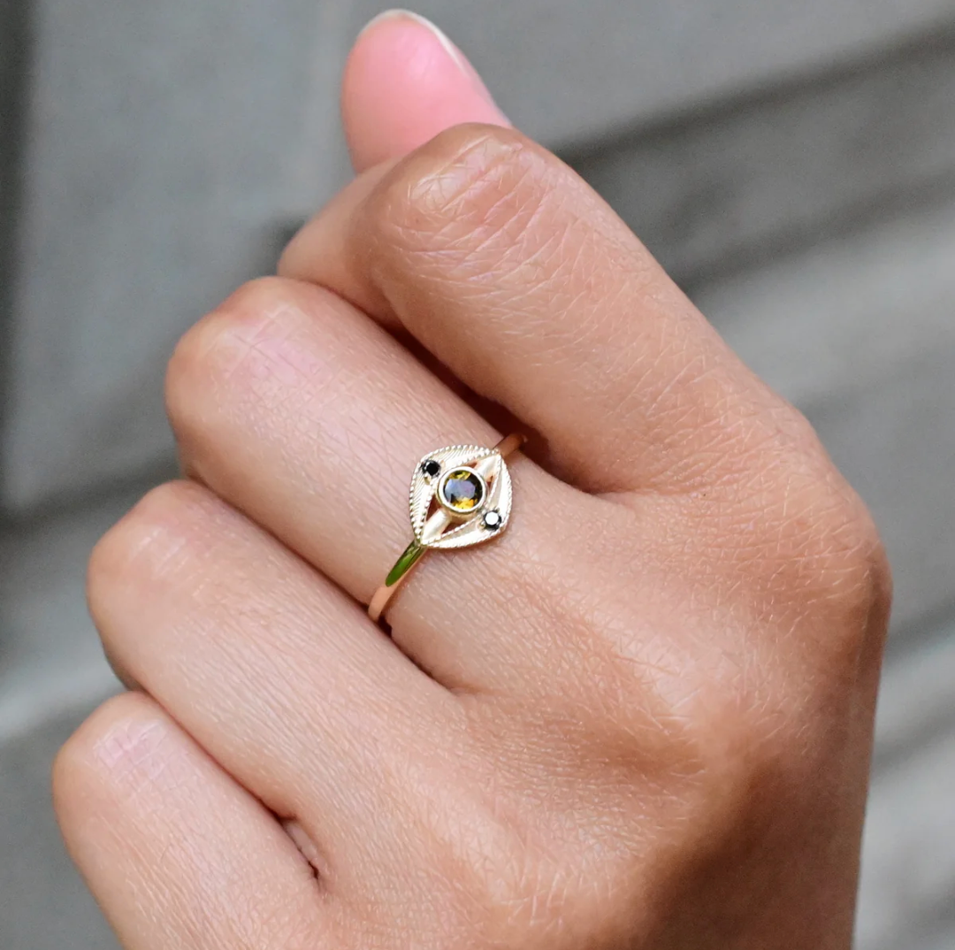 model wearing the staffa black diamond ring on middle finger