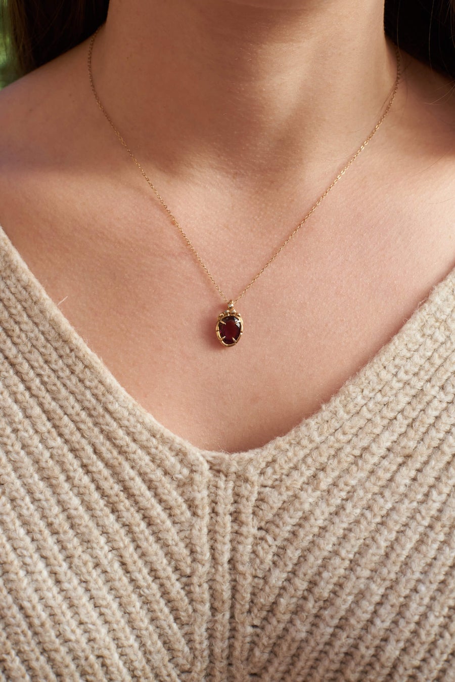 Load image into Gallery viewer, Garnet Cuore Pendant
