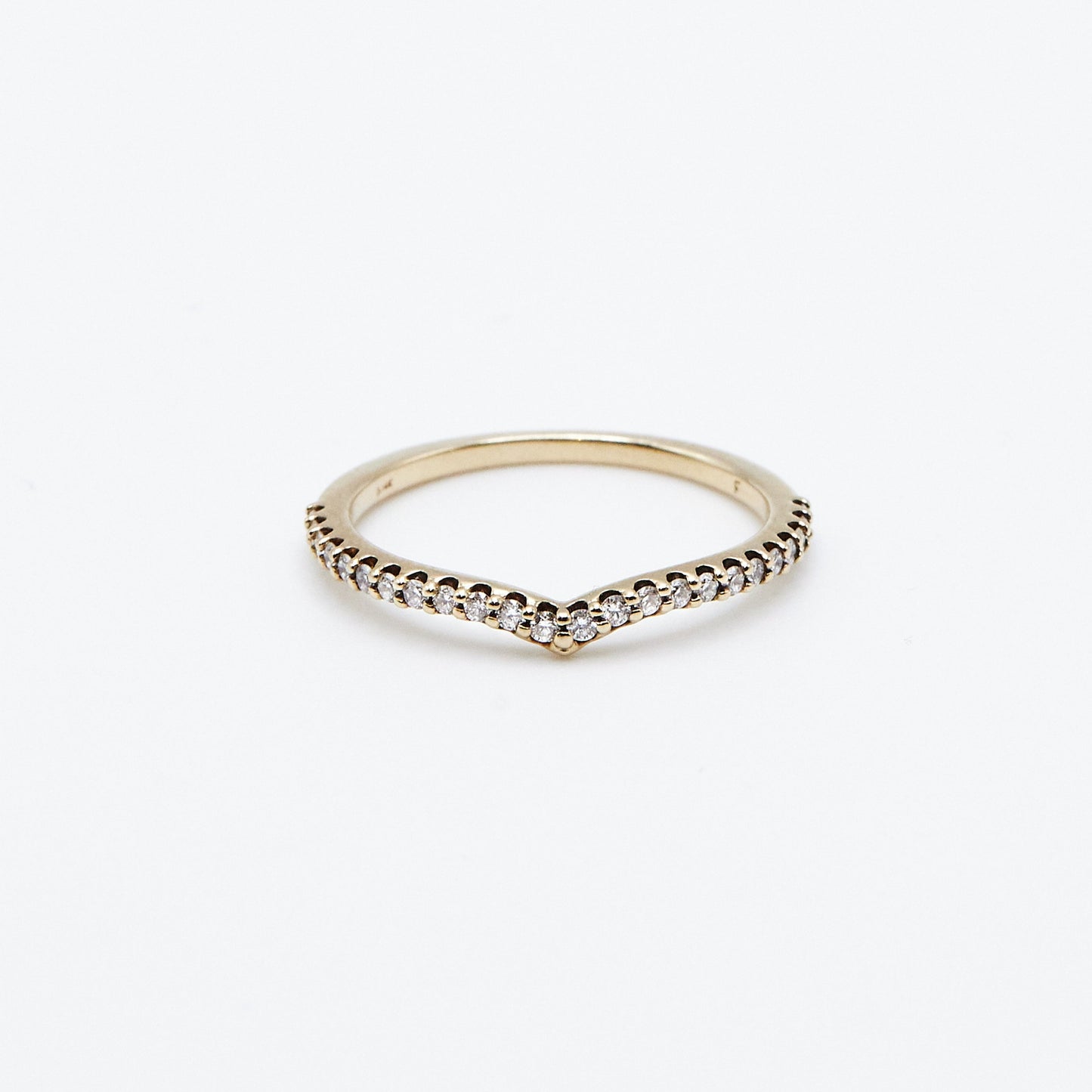 14k yellow gold white diamond band with subtle v curved shape