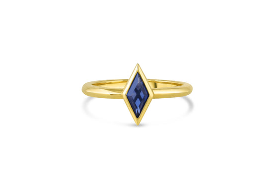Rhombus shaped blue sapphire gemstone solitaire ring set in 18k yellow gold.