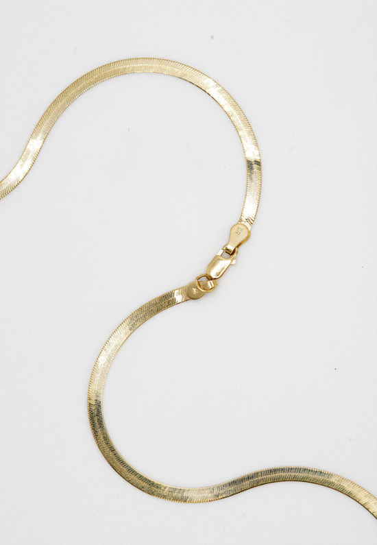 14k yellow gold herringbone chain detail