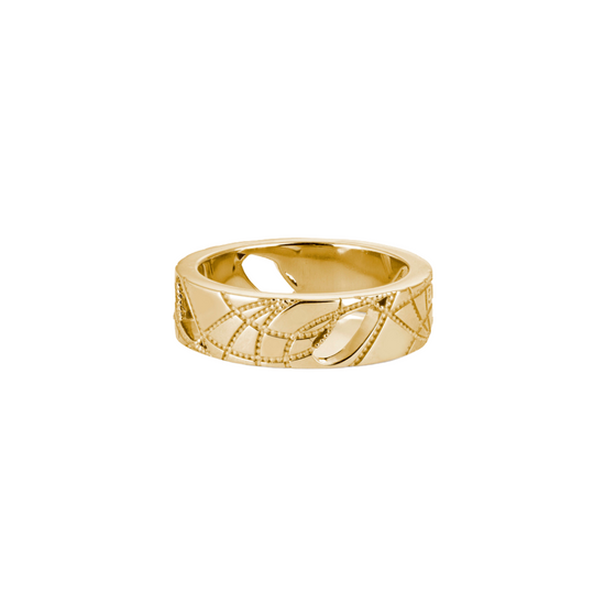 yellow gold cigar band -plain- on a white background